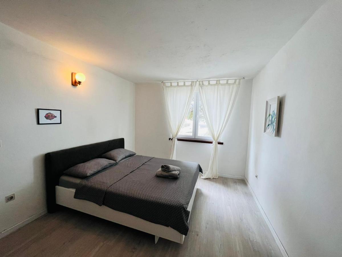 Sea Breeze Apartments With Private Beach And Boat Anchorage Стара-Новаля Экстерьер фото